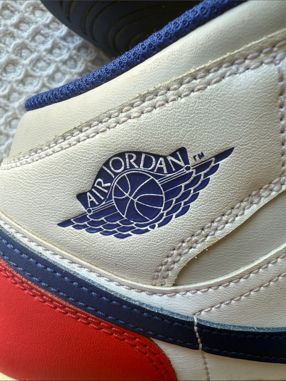 Air Jordan 1 Mid Rare Air GS Youth 4.5Y / Women’s 6 DQ8423-102 - Picture 5 of 10